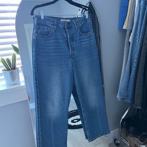 Levi’s rib cage medium wash jeans